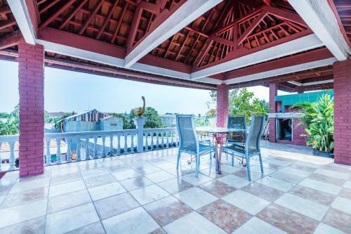 Hotel Oyo 1424 Guntary Residence