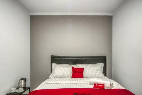 Hotel Reddoorz Plus @ Cideng Timur