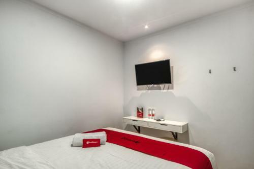 Hotel Reddoorz Plus @ Cideng Timur