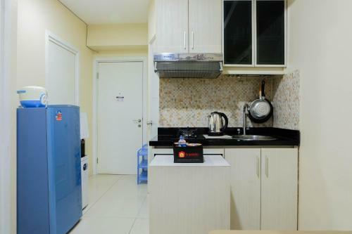 Modern And Comfy 2br Green Pramuka Apartment By Travelio