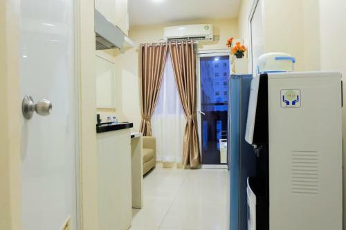 Modern And Comfy 2br Green Pramuka Apartment By Travelio