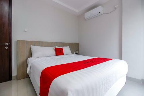 Hostal Reddoorz Plus @ Tb Simatupang