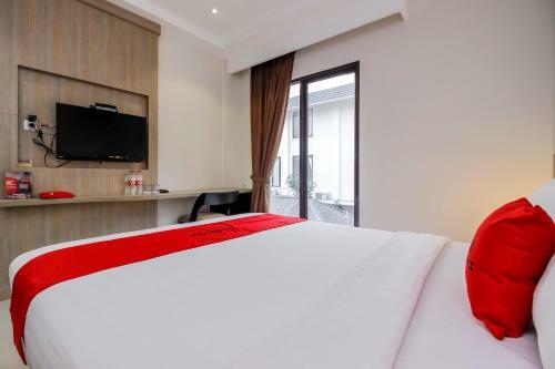 Hostal Reddoorz Plus @ Tb Simatupang