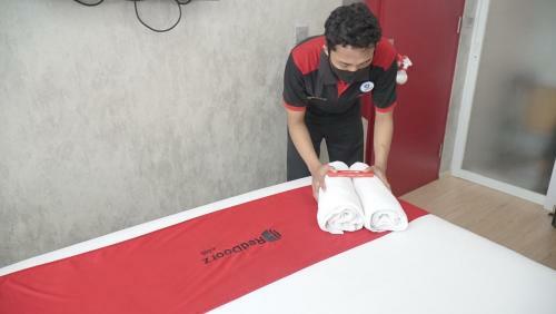 Hostal Reddoorz Premium Near Ragunan Zoo 2