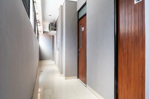Hostal Reddoorz Plus @ Sawah Besar