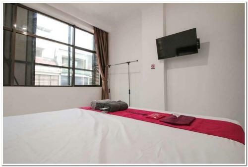 Hostal Reddoorz @ Ruko Itc Roxy Mas