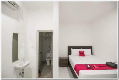 Hostal Reddoorz @ Ruko Itc Roxy Mas