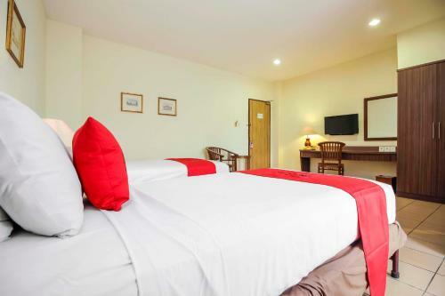 Hostal Reddoorz Plus Near Gbk Senayan