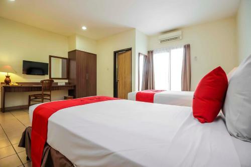 Hostal Reddoorz Plus Near Gbk Senayan