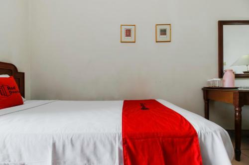 Hostal Reddoorz Plus Near Gbk Senayan