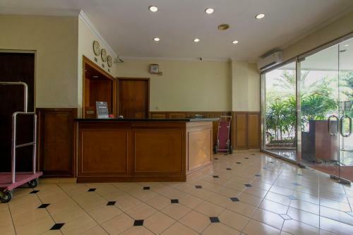 Hostal Reddoorz Plus Near Gbk Senayan