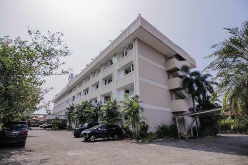 Hostal Reddoorz Plus Near Gbk Senayan