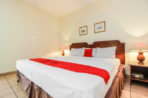 Hostal Reddoorz Plus Near Gbk Senayan