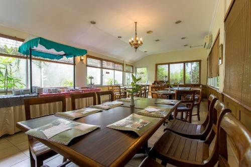 Hostal Reddoorz Plus Near Gbk Senayan