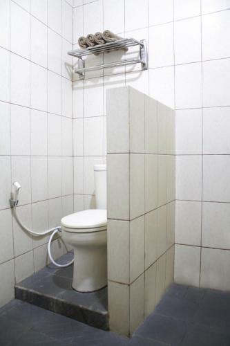 Hostal Reddoorz Near Tomang 2