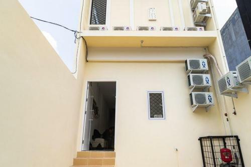 Hostal Reddoorz Near Tarumanagara University