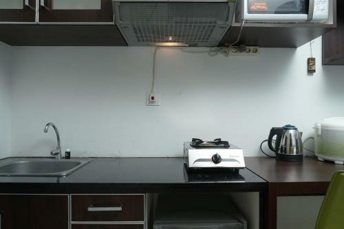 Comfy Studio Tamansari Semanggi Apartment By Travelio