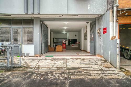 Hostal Reddoorz Near Duta Merlin