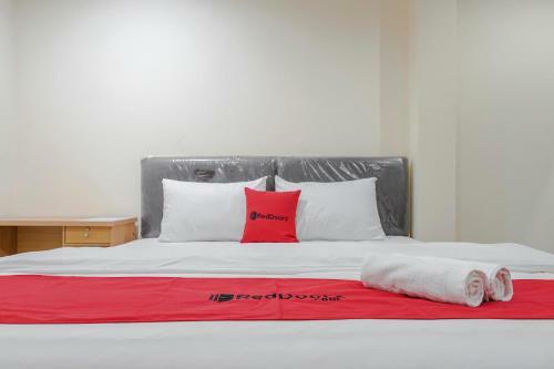 Hostal Reddoorz @ Jalan Biak Roxy Jakarta