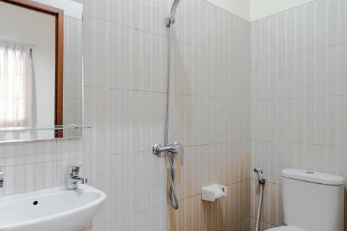Hostal Reddoorz @ Jalan Biak Roxy Jakarta