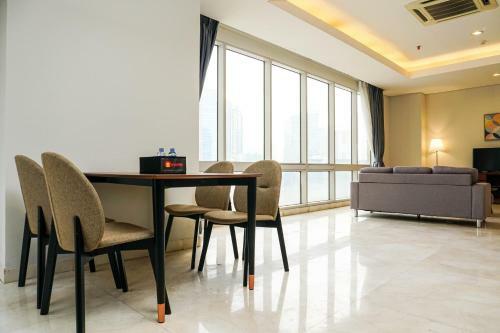 Spacious And Elegant 2br @ The Masterpiece Apartment By Travelio