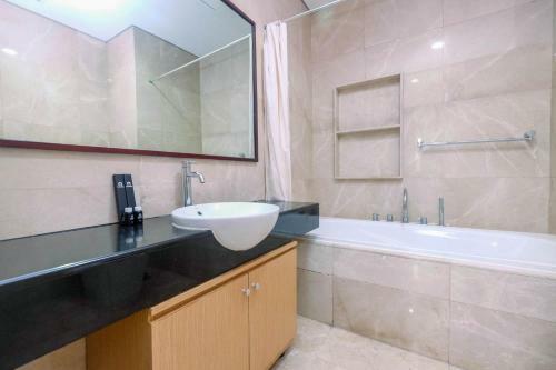 Great Location 2br Pearl Garden Apartment By Travelio
