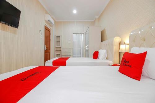 Hostal Reddoorz Plus @ Kwitang 2