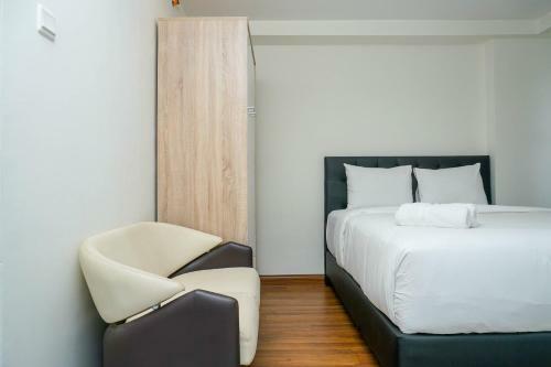 Best Spacious Studio Belmont Residence Puri Apartment By Travelio