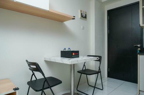 Best Spacious Studio Belmont Residence Puri Apartment By Travelio