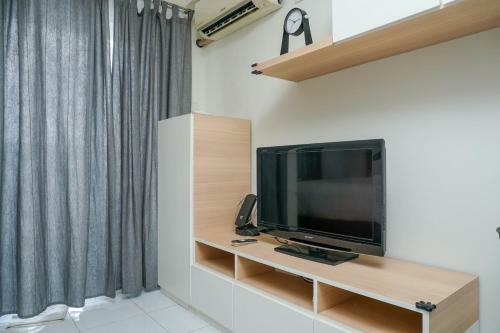Best Spacious Studio Belmont Residence Puri Apartment By Travelio