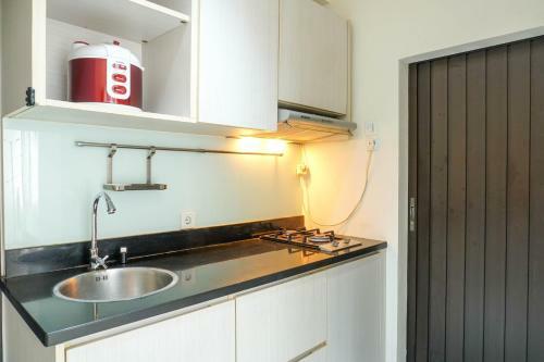 Best Spacious Studio Belmont Residence Puri Apartment By Travelio