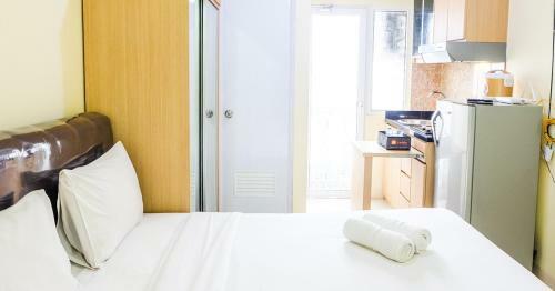 Minimalist Studio Green Pramuka Apartment