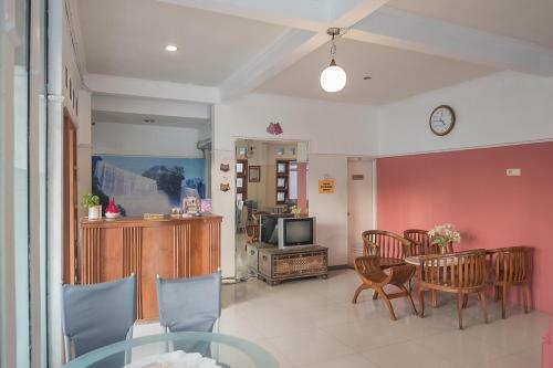 Hostal Reddoorz Near Undip Pleburan 2