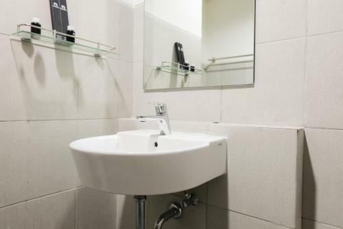 Brand New And Comfy Studio Bintaro Icon Apartment By Travelio