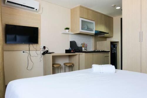 Brand New And Comfy Studio Bintaro Icon Apartment By Travelio