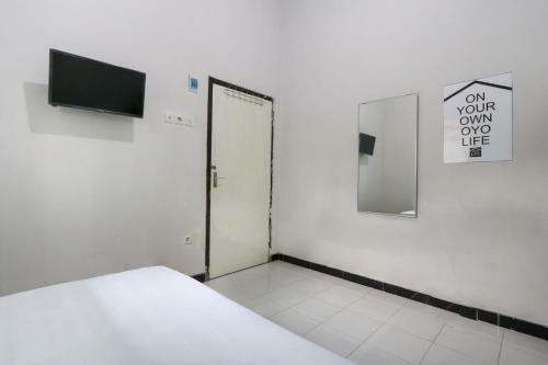 Hotel Oyo Life 3187 Kost Putri Bu Chris