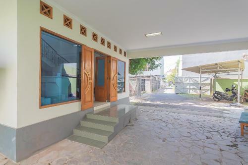 Hostal Reddoorz @ Pemuda Street