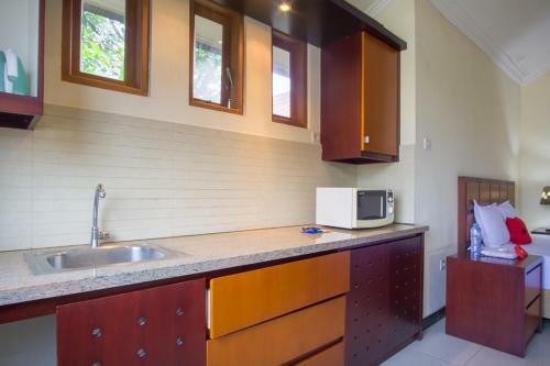 Hostal Reddoorz Near Rumah Sakit Baptis Kediri