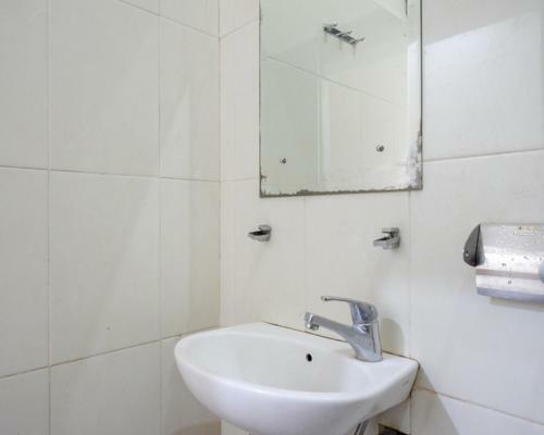Reddoorz Plus @ Hotel Asih Uny