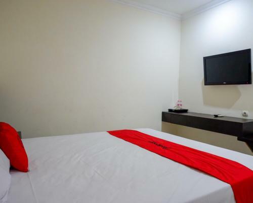 Reddoorz Plus @ Hotel Asih Uny