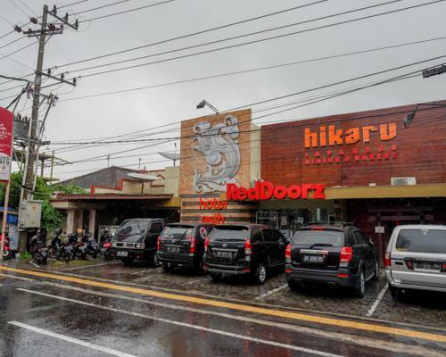 Reddoorz Plus @ Hotel Asih Uny