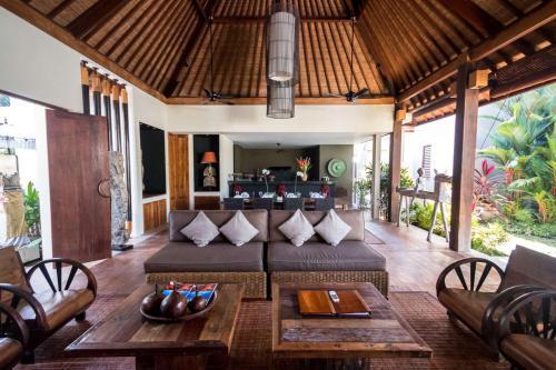Luxury 12 Bedroom Villa With Private Pool, Bali Villa 2081