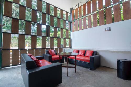 Oyo 3283 Bwalk Hotel