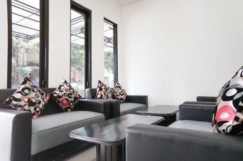 Hostal Reddoorz Plus @ Tlogomas