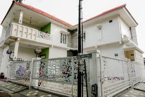 Hotel Oyo Life 3471 O-lima Omah-ku