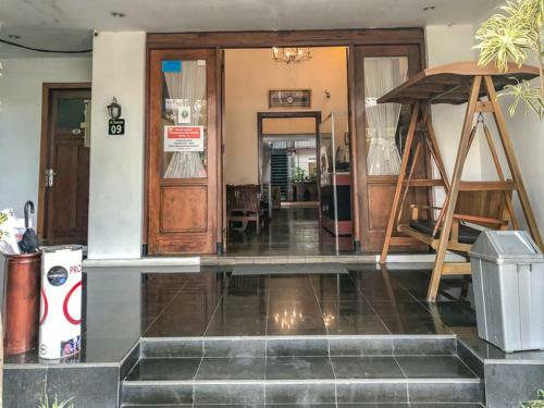 Hotel Reddoorz Syariah @ Jalan Buring Malang