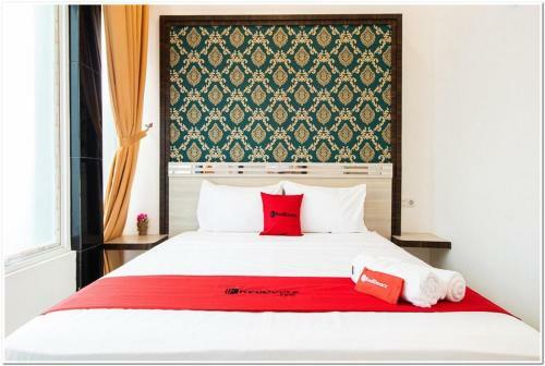 Hostal Reddoorz Plus @ Centrium Katamso Medan