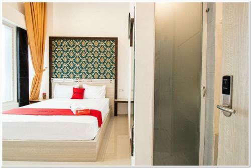 Hostal Reddoorz Plus @ Centrium Katamso Medan
