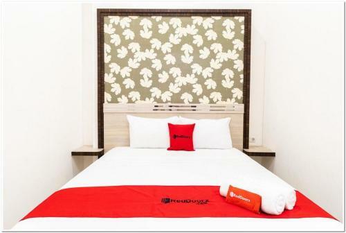 Hostal Reddoorz Plus @ Centrium Katamso Medan