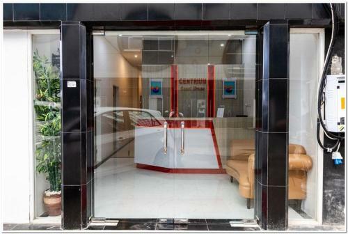 Hostal Reddoorz Plus @ Centrium Katamso Medan